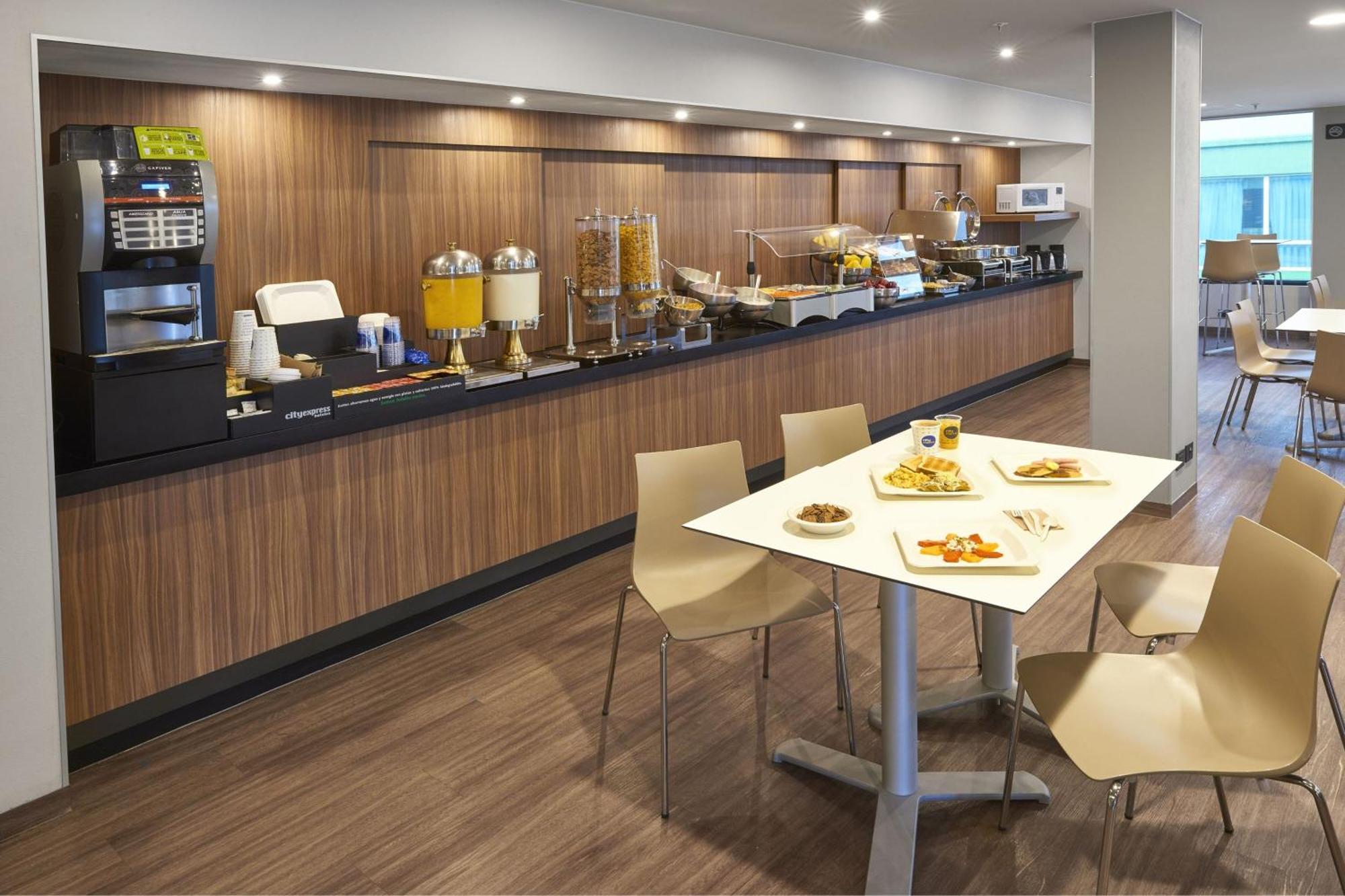 City Express By Marriott Toluca Esterno foto